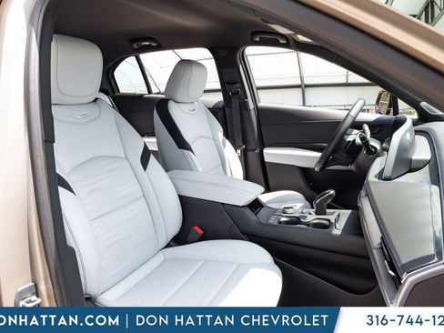 Used 2024 Cadillac XT4 Sport FWD image 16