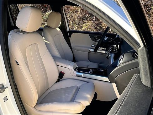 Used 2025 Mercedes-Benz GLB 250 4MATIC image 7