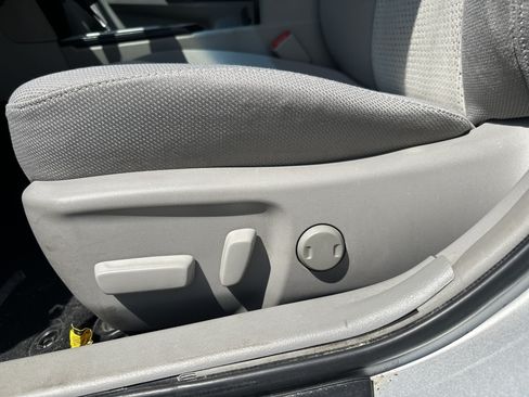 Used 2012 Toyota Camry LE FWD image 12