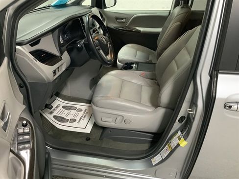 Used 2015 Toyota Sienna XLE image 15
