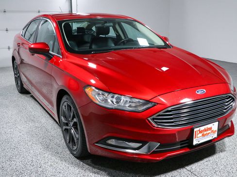 Used 2018 Ford Fusion SE w/ Equipment Group 201A FWD image 5