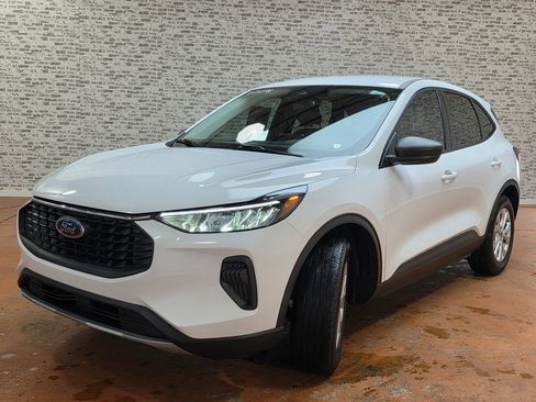 Used 2025 Ford Escape Active w/ Cold Weather Package image 5