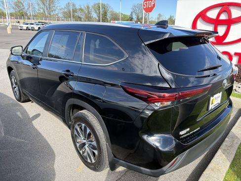 Certified 2025 Toyota Highlander XLE AWD/4WD image 6