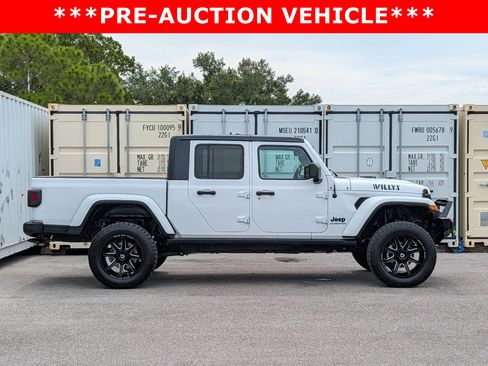 Used 2022 Jeep Gladiator Sport AWD/4WD image 3
