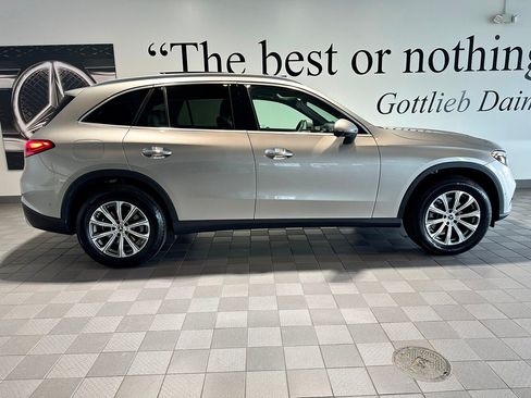 Used 2024 Mercedes-Benz GLC 300 4MATIC image 3
