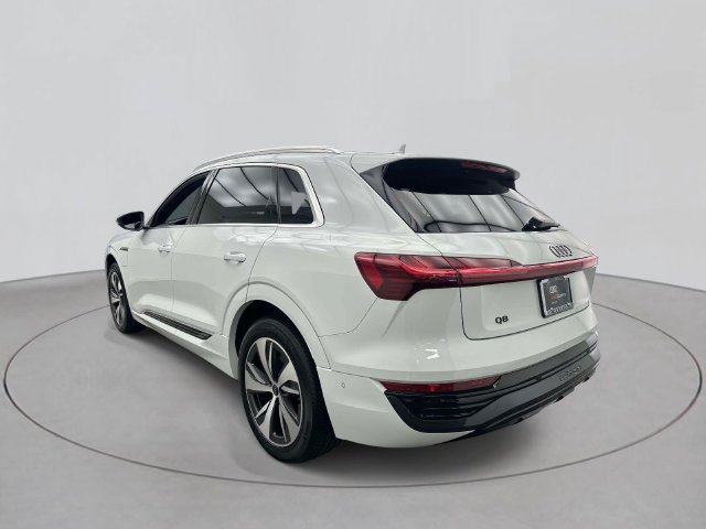 Certified 2024 Audi Q8 e-tron Premium Plus w/ Premium Plus Package AWD/4WD image 2