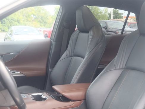 Used 2023 Toyota Venza Limited AWD/4WD image 25