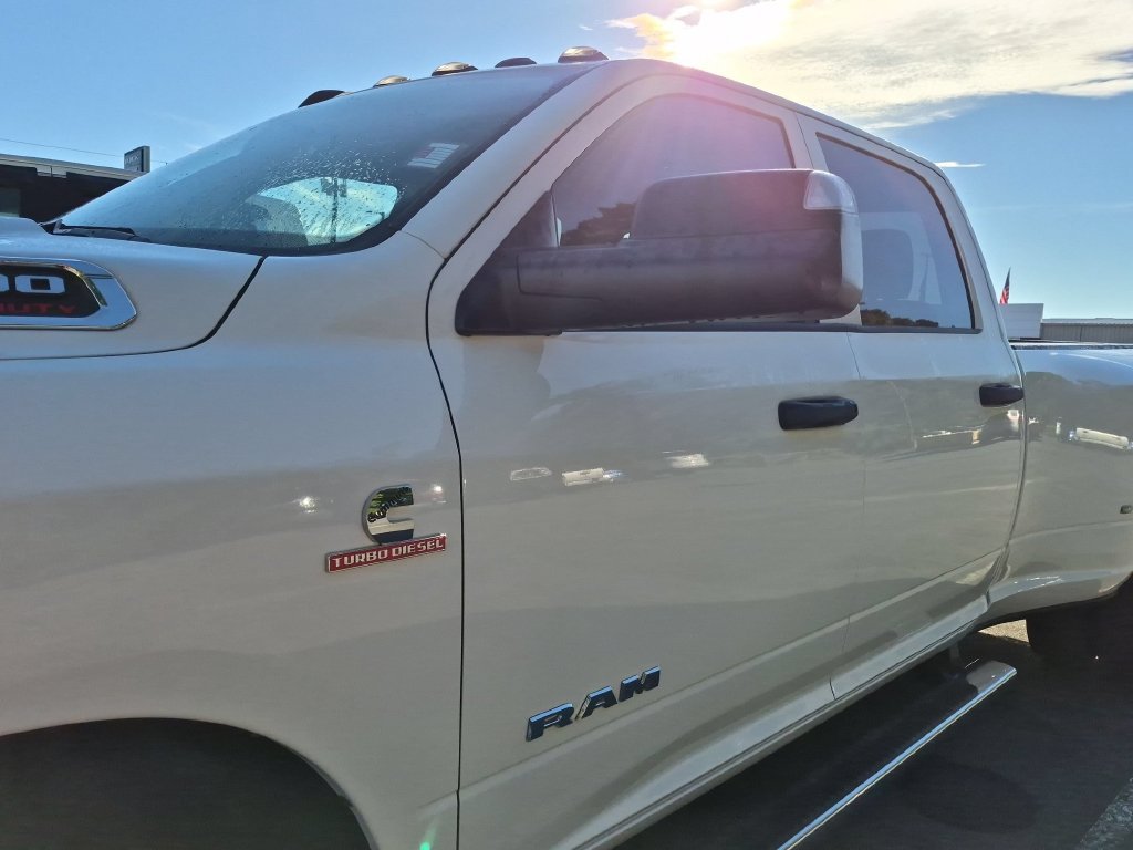 Used 2020 RAM 3500 Tradesman w/ Chrome Appearance Group AWD/4WD image 4