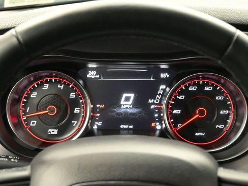 Used 2019 Dodge Charger SXT image 8