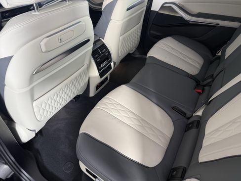 Certified 2024 BMW X7 xDrive40i w/ Climate Comfort Package image 17