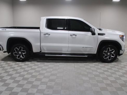 Used 2022 GMC Sierra 1500 SLT w/ SLT Convenience Package image 8