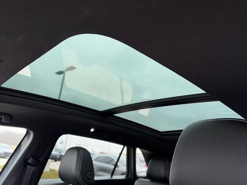 Used 2022 Volkswagen Atlas Cross Sport SEL image 25