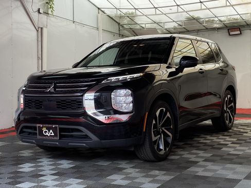 Used 2022 Mitsubishi Outlander ES AWD/4WD image 3