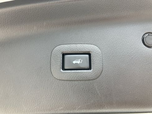 Used 2019 INFINITI QX80 Luxe RWD image 32
