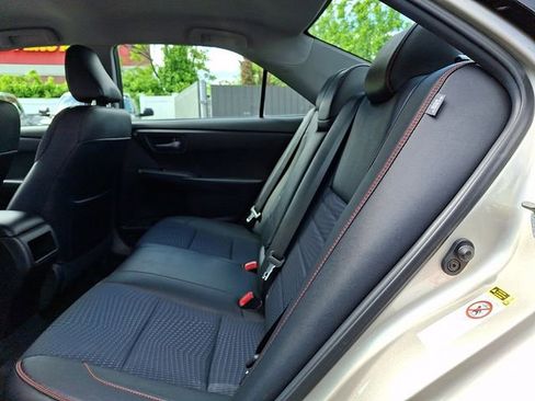 Used 2015 Toyota Camry SE FWD image 10