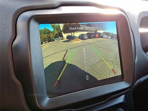 Used 2022 Jeep Renegade Latitude w/ Convenience Group AWD/4WD image 18