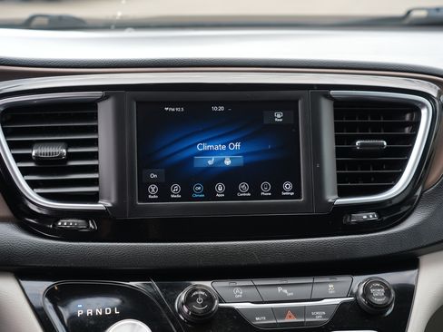 Used 2019 Chrysler Pacifica Touring-L image 22