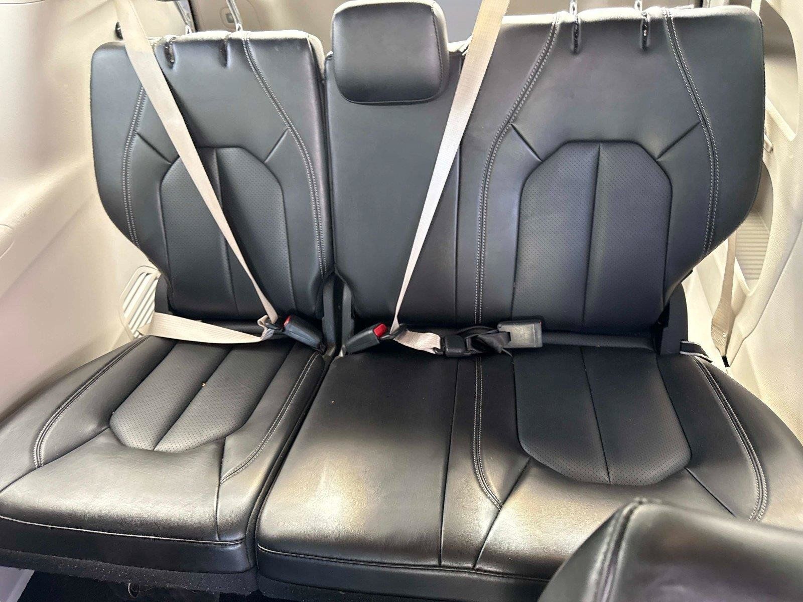 Used 2023 Chrysler Pacifica Touring-L FWD image 14