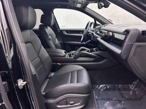 Used 2024 Porsche Cayenne image 17