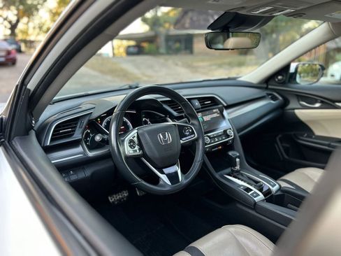 Used 2019 Honda Civic Touring image 7