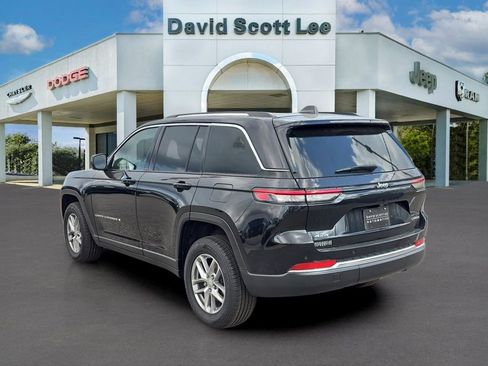 Certified 2023 Jeep Grand Cherokee Laredo w/ Luxury Tech Group I image 9