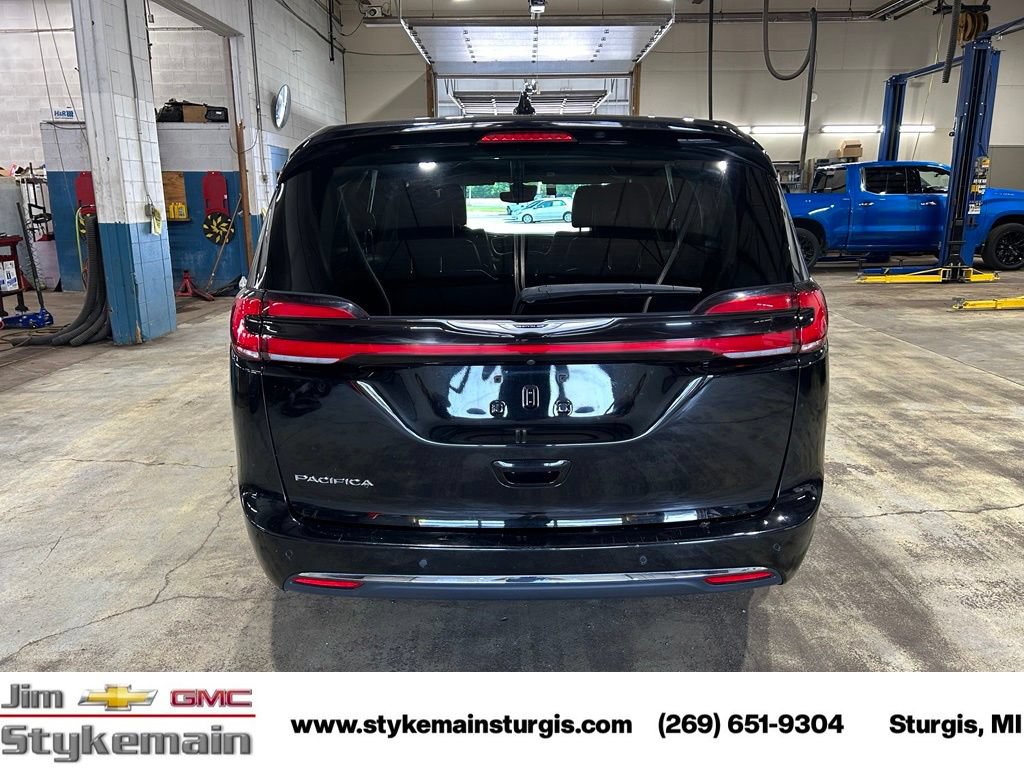 Used 2024 Chrysler Pacifica Touring-L FWD image 8