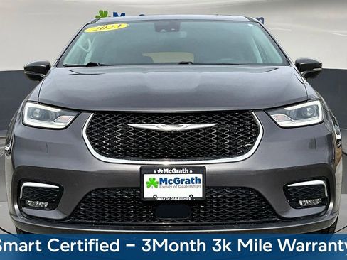 Used 2023 Chrysler Pacifica Touring-L FWD image 2