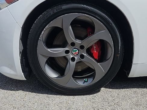 Used 2018 Alfa Romeo Giulia RWD image 9