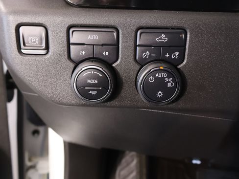 Used 2023 Chevrolet Silverado 1500 LT AWD/4WD image 8