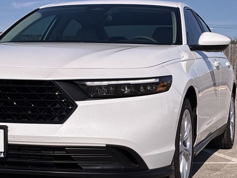 Certified 2025 Honda Accord LX image 10