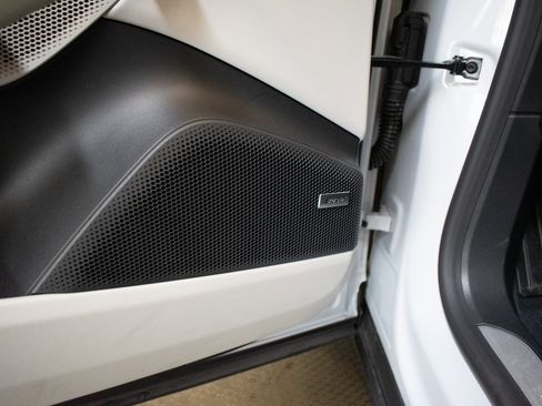 Certified 2025 Porsche Macan 4 Electric image 20