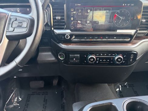 Used 2025 GMC Sierra 1500 SLT AWD/4WD image 11