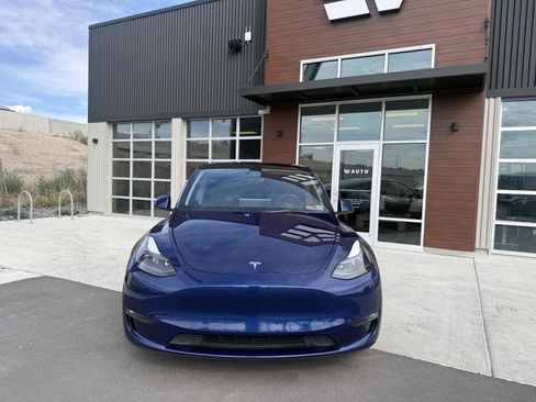 Used 2023 Tesla Model Y Performance AWD/4WD image 3