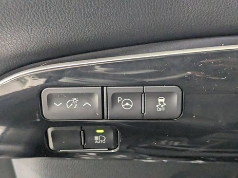 Used 2019 Toyota Prius XLE FWD image 12