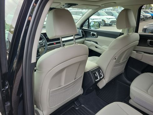 Certified 2025 Kia Sorento EX w/ Panoramic Sunroof Package image 16