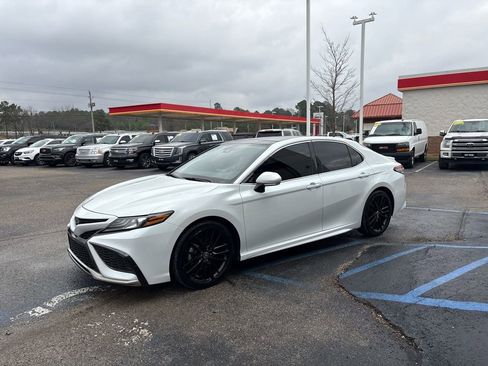 Used 2021 Toyota Camry XSE image 6