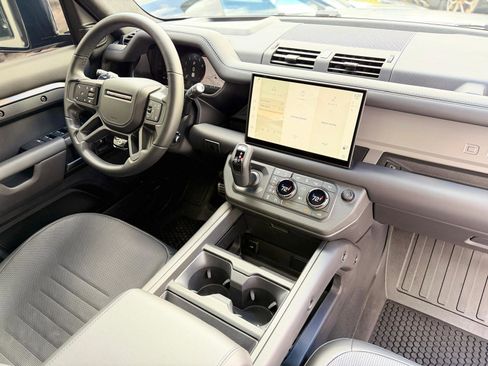 Used 2025 Land Rover Defender 110 AWD/4WD image 18