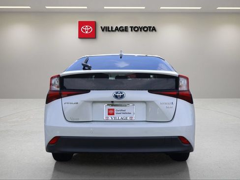 Certified 2021 Toyota Prius XLE FWD image 4