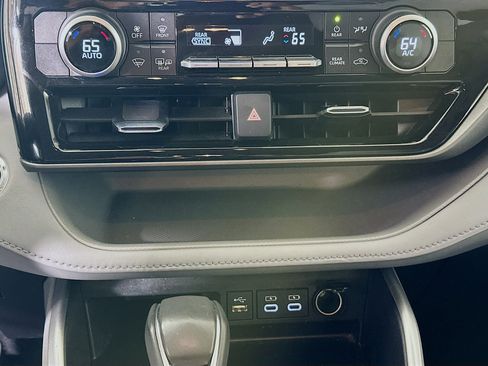 Used 2023 Toyota Highlander LE FWD image 23