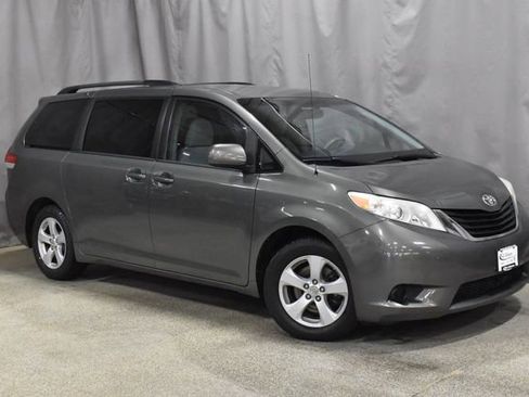 Used 2012 Toyota Sienna LE image 8