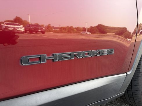 Used 2020 Jeep Cherokee Latitude Plus FWD image 33