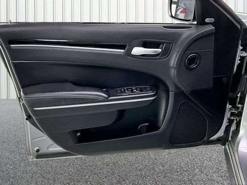 Used 2018 Chrysler 300 S AWD/4WD image 20