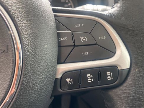 Used 2023 Jeep Renegade Limited w/ Sun/Sound Group AWD/4WD image 17