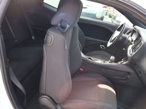 Used 2016 Dodge Challenger SXT RWD image 39