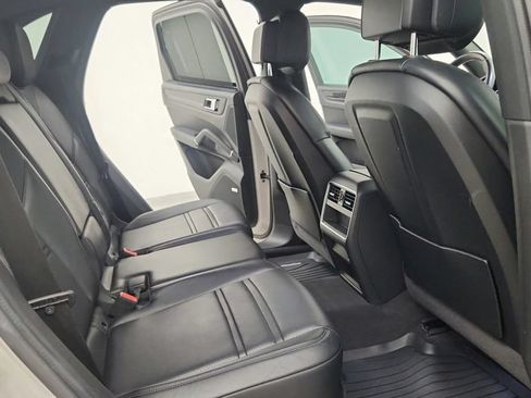 Used 2022 Porsche Cayenne Platinum Edition AWD/4WD image 42