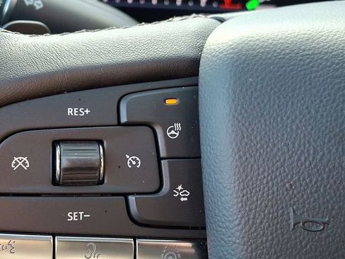 Used 2023 Cadillac Escalade Premium Luxury image 28