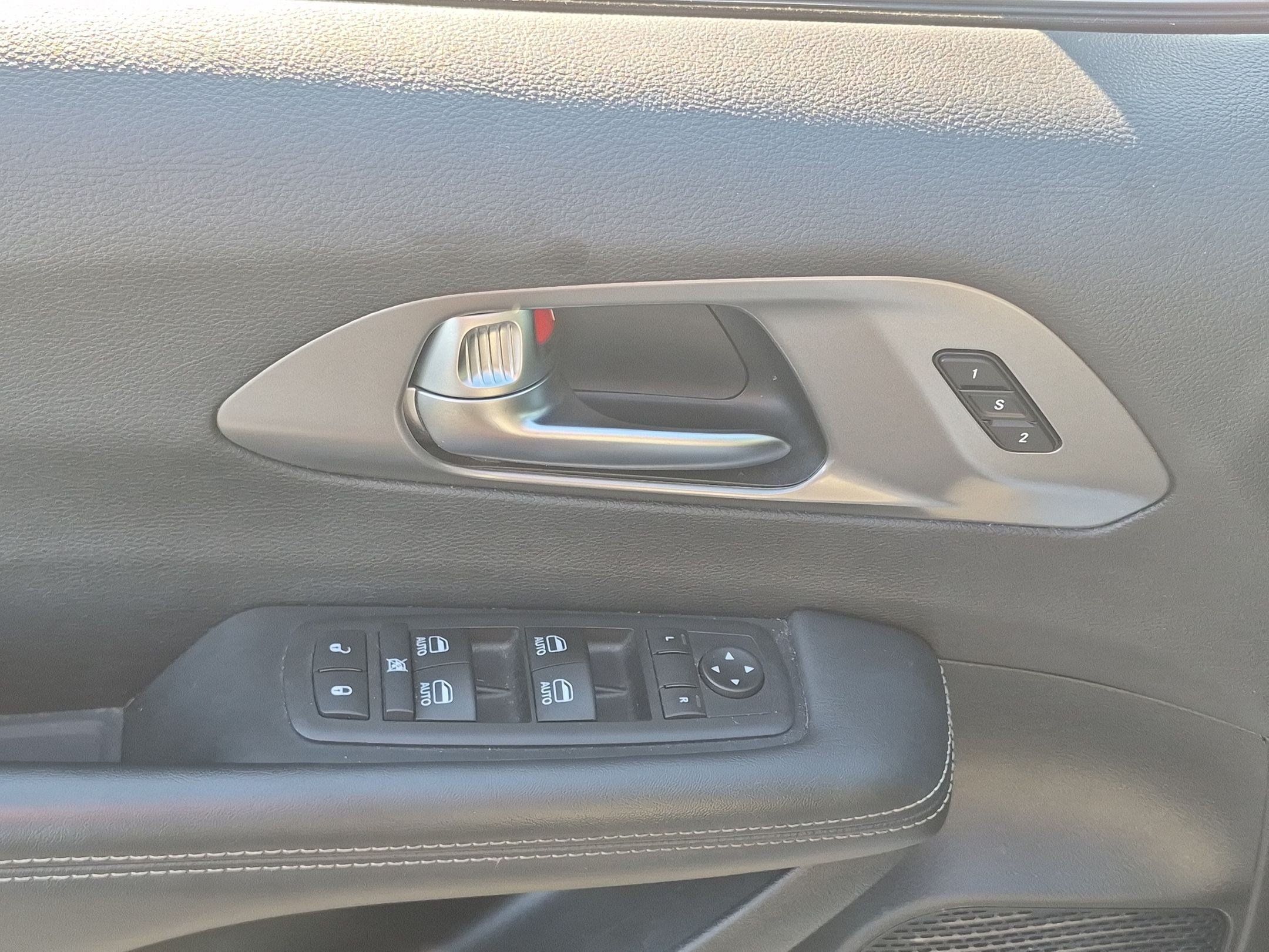 Used 2026 Chrysler Pacifica Select FWD image 13