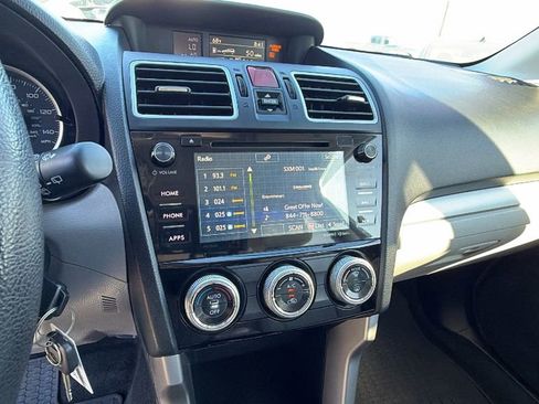 Used 2017 Subaru Forester 2.5i Premium image 24