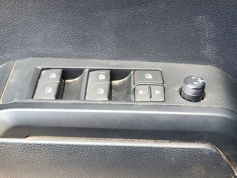 Used 2019 Toyota Tacoma SR w/ SR Convenience Package RWD image 28