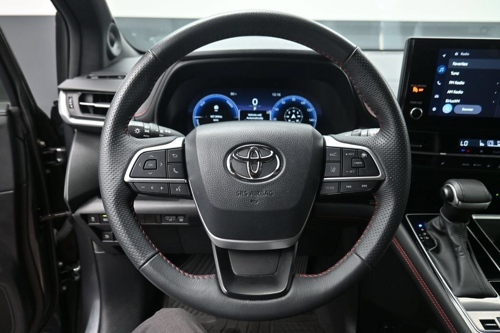 Used 2025 Toyota Sienna XSE w/ XSE Plus Package FWD image 6